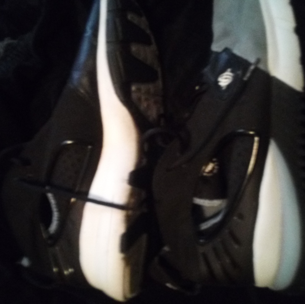 Nike tennis shoes